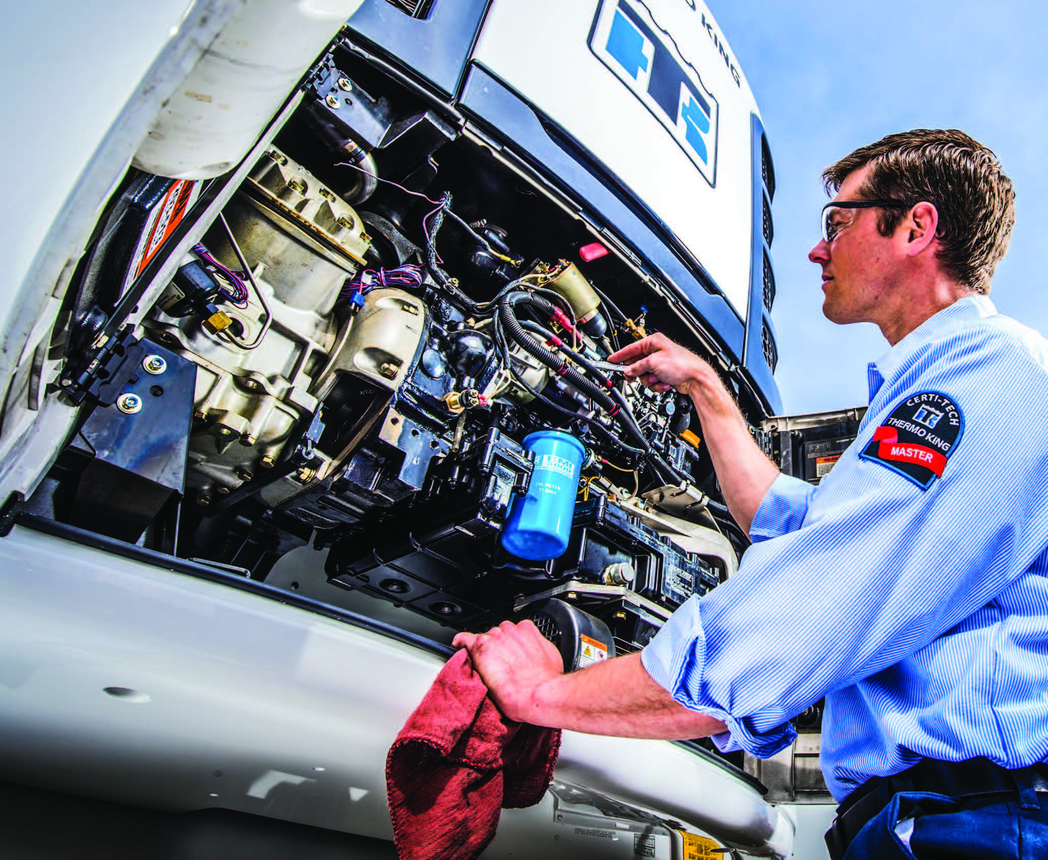 Sonsray technician servicing Thermo King unit